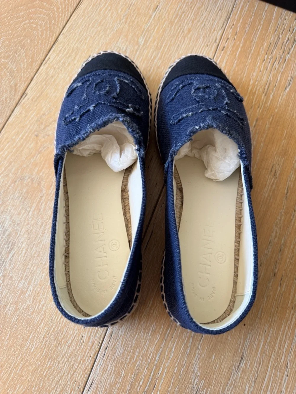 CHANEL CC Denim Espadrilles Navy Black Cap Toe Flats Size 38 7.5 New Box - Picture 4 of 8